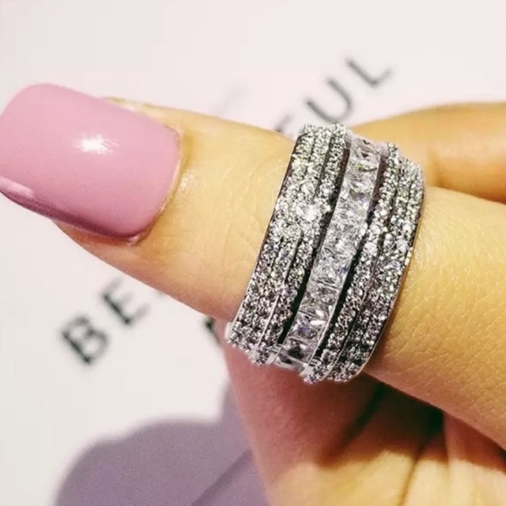 Elegant Silver Crystal Ring